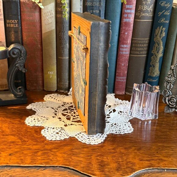 1940's Moody Floral in Ornate Frame - Picture 11 of 12